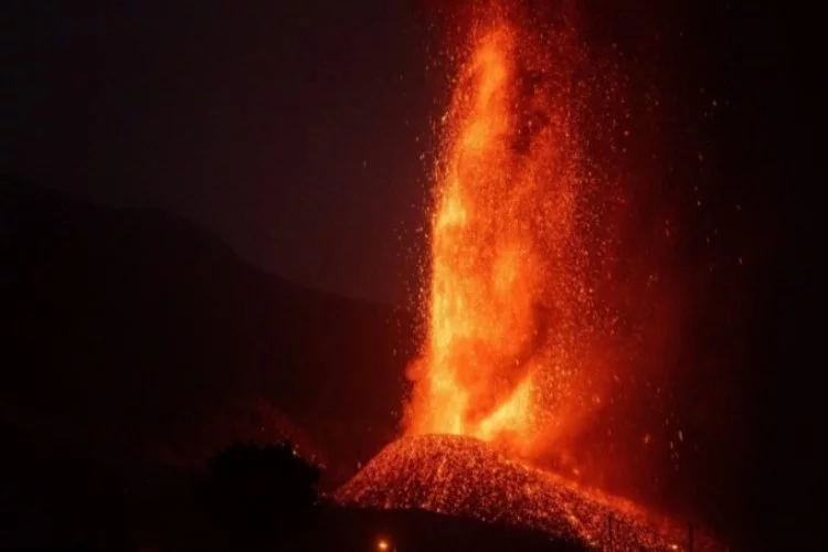 Kanarya Adaları'ndaki yanardağ felaketinde 350 ev yıkıldı