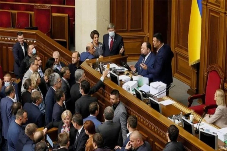 Ukrayna'da 'oligark' karşıtı yasa parlamentodan geçti