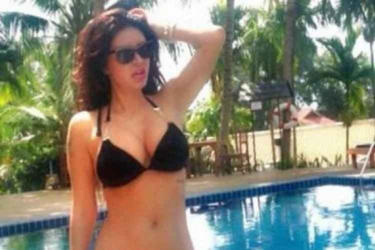 Ebru Polat'ın bikinili fotoğrafı sosyal medyayı salladı