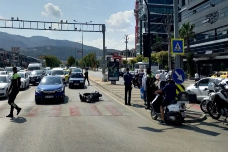 Bursa'da plakasız motosiklet sürücüsü ortalığı birbirine kattı!