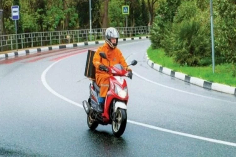 Trafikte motokurye savaşı: Zamanında götürmezsen kazanamazsın
