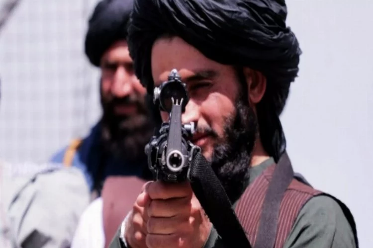 Taliban'dan militanlarına uyarı: Selfie çekmeyi bırakın, işinize dönün