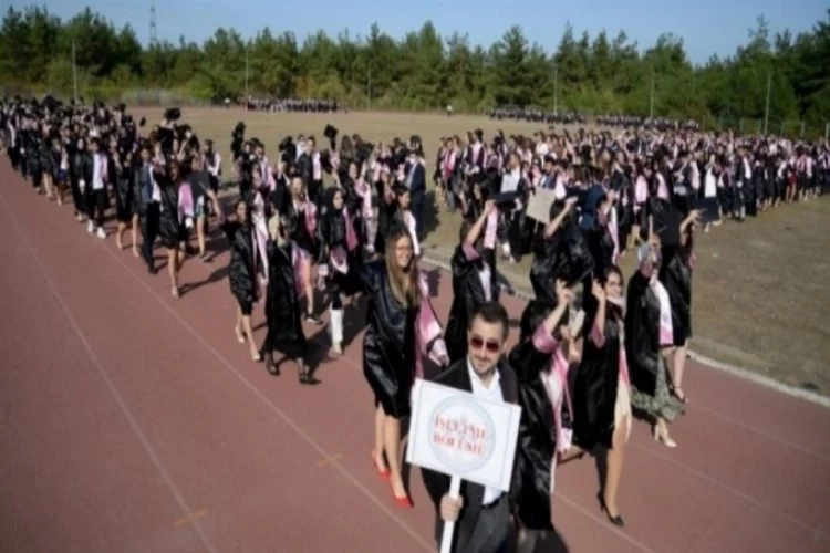 Bursa Uludağ Üniversitesi İİBF'de mezuniyet heyecanı