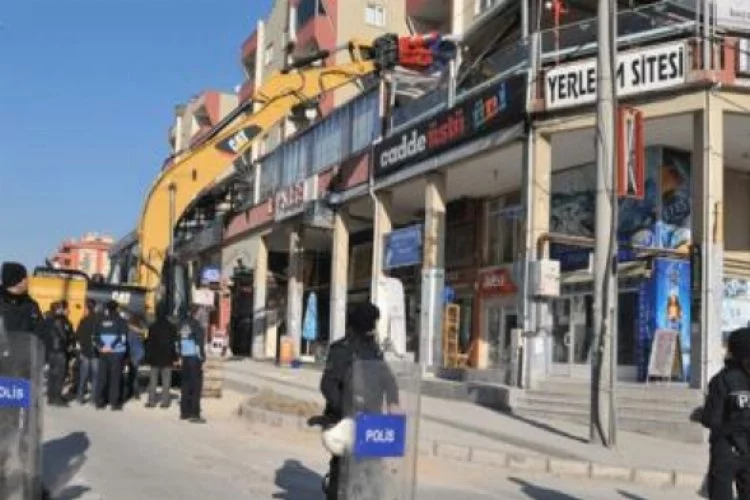 Bursa'da 20 işyerinin kaçak bölümleri yıkıldı