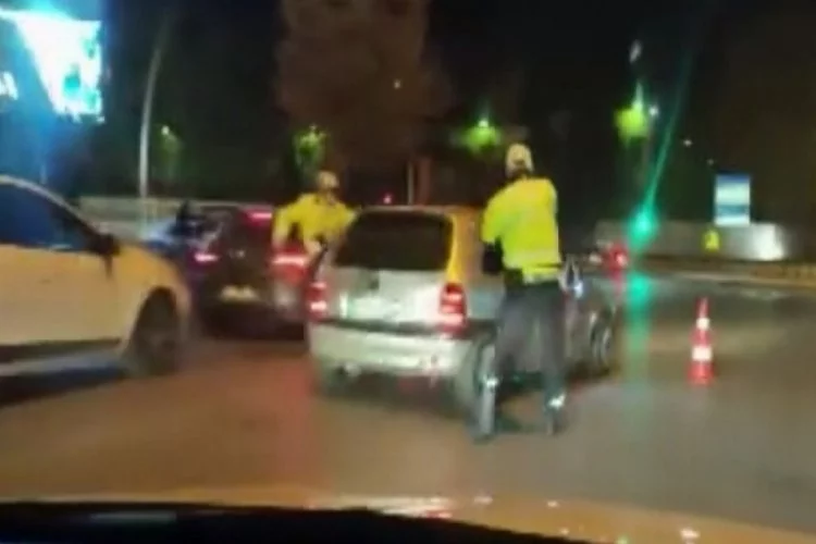Ankara'da 'dur' ihtarına uymayan sürücü, polis ekiplerinin üzerine sürerek kaçtı