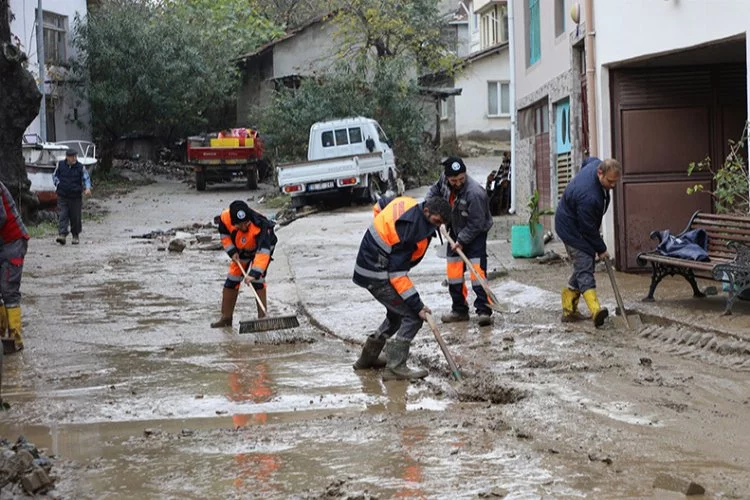 Bursa Mudanya Belediyesi selin yaralarını sardı