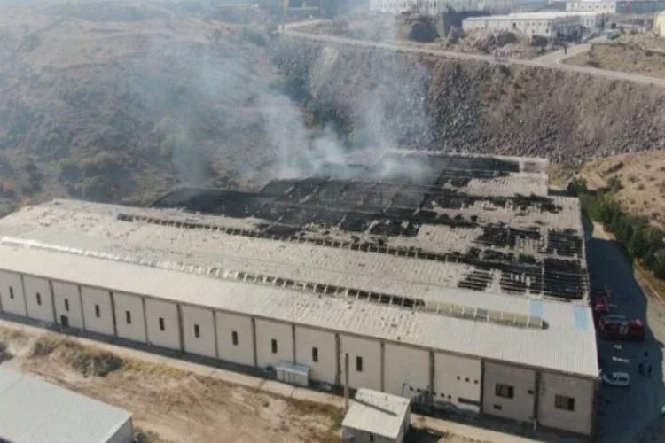 Kayseri'deki fabrika yangınında hasar gün ağarınca ortaya çıktı