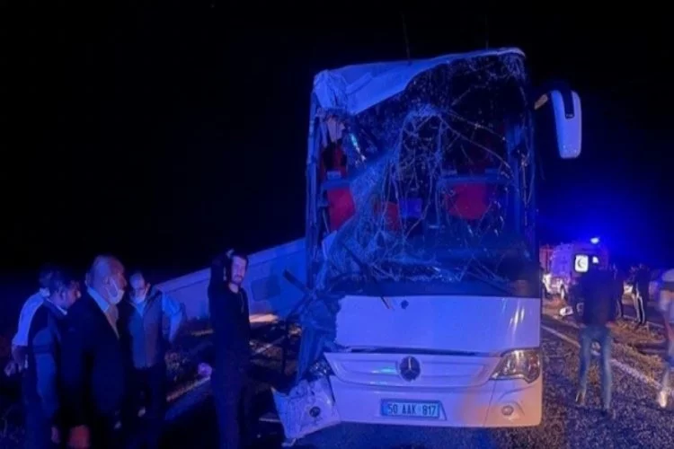 Öğrencileri taşıyan otobüs kaza yaptı: 44 yaralı