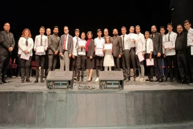 Bursa'da orkestrada mezuniyet sevinci