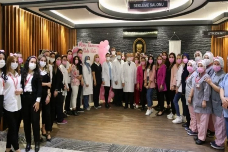 Bursa'da Özel Hayat Hastanesi çalışanları meme kanserine dikkat çekti
