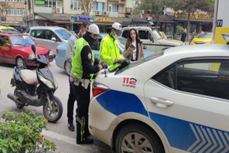 Bursa'da kask takmayan motosiklet sürücülerine ceza kesildi