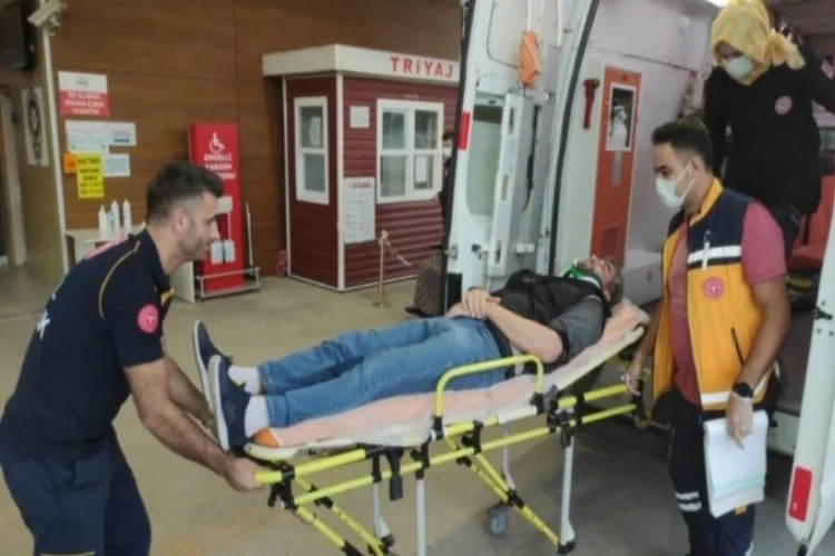 Bursa'da kamyonet ile çarpışan motosikletli yaralandı!