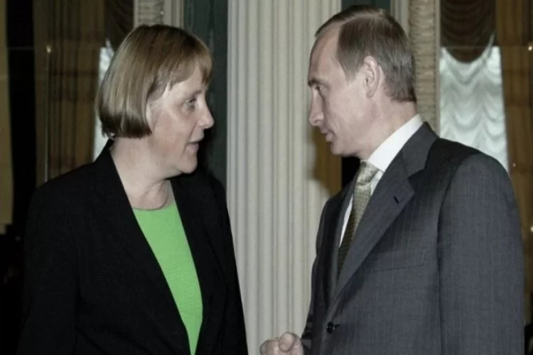 Merkel: Putin ile aramızda önemli düzeyde görüş ayrılıkları her zaman vardı