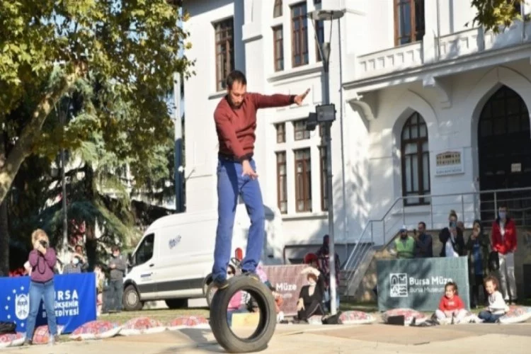 Bursa'da akrobatik gösteri heyecanı! Yoğun ilgi gösterildi