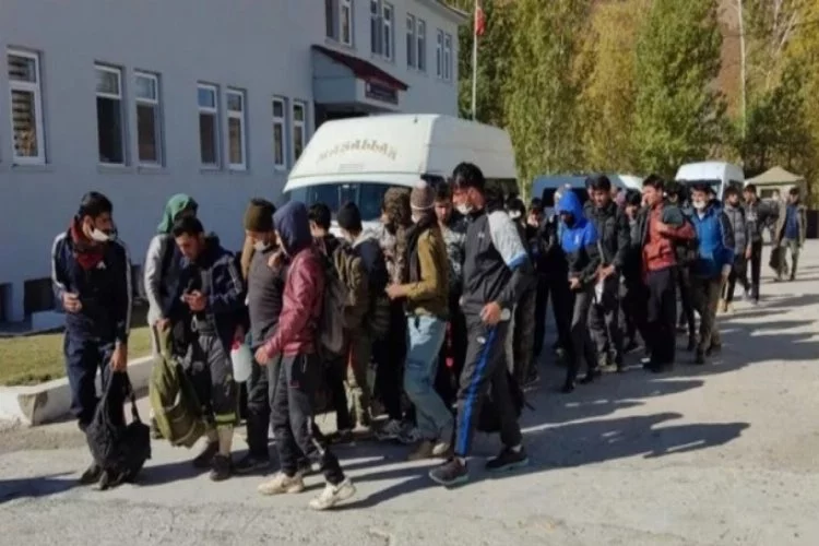 Bitlis'te minibüste 48 kaçak göçmen yakalandı