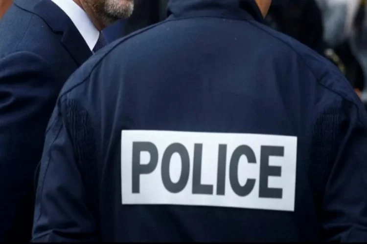 Fransa'da polis operasyonuna tepki gösteren grup, 13 aracı ateşe verdi