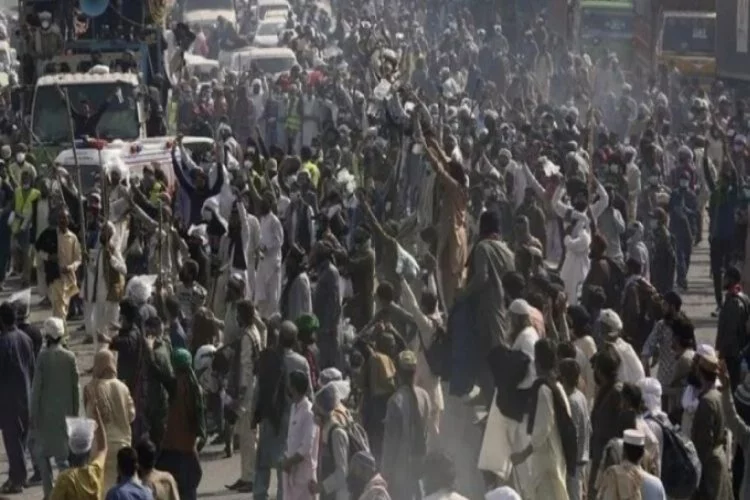Pakistan'daki protestolarda ölen polis sayısı 5'e yükseldi