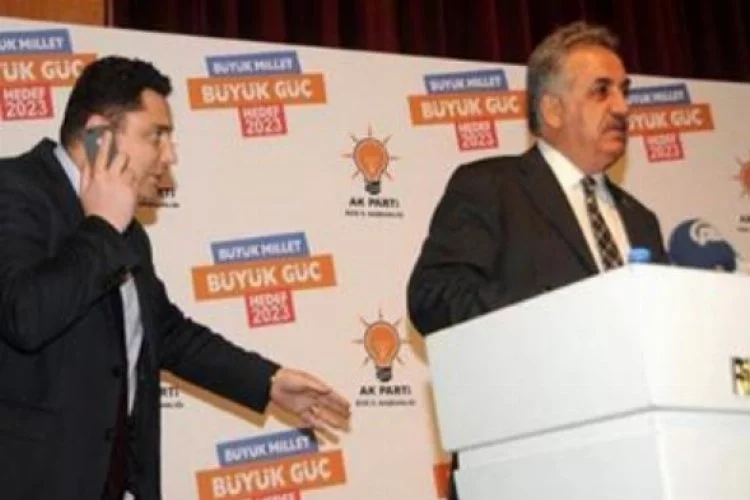 Başbakan Erdoğan'ın telefonu bakanı kürsüden indirdi