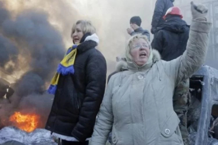 Ukrayna'da hükümet geri adım attı