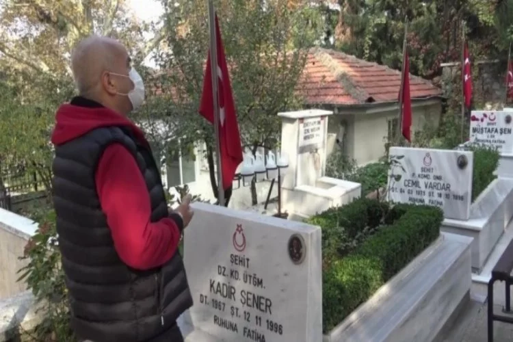 Bursalılar şehitliği ziyaret etti, Lütfü Türkkan'a tepki gösterdi