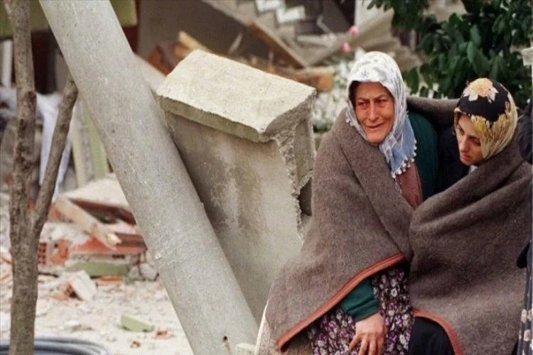 Düzce Depremi'nde yaşamını yitirenlerin acısı 22 yıldır unutulmuyor