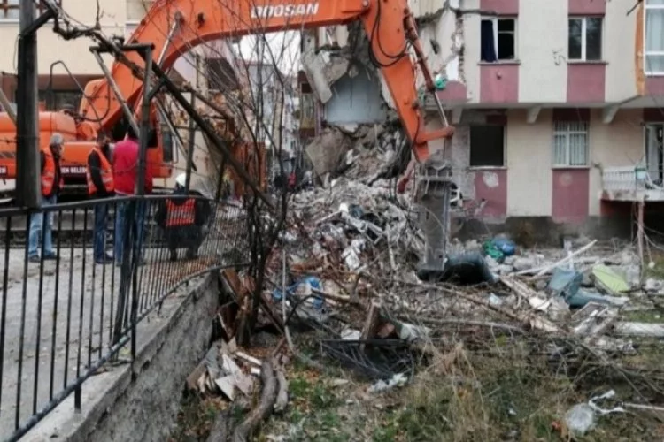 Ankara'da patlamanın yaşandığı binanın yıkımına başlandı