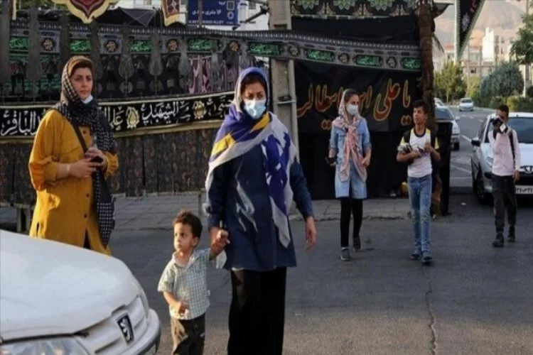İran'da son 24 saatte Kovid-19 nedeniyle 100 kişi hayatını kaybetti