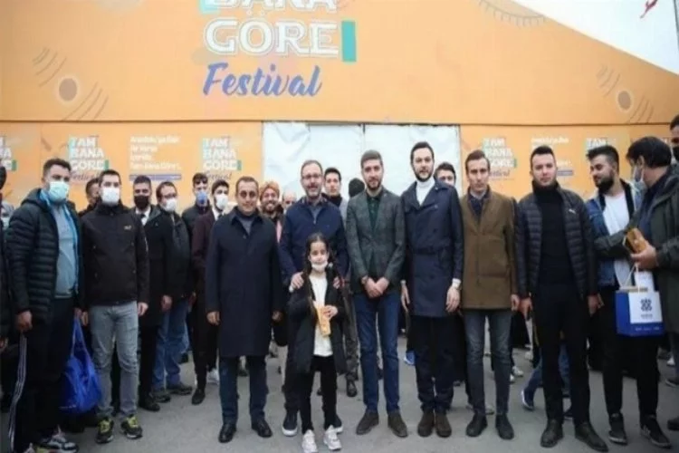 Bakan Kasapoğlu Gençlik Festivali'ni ziyaret etti