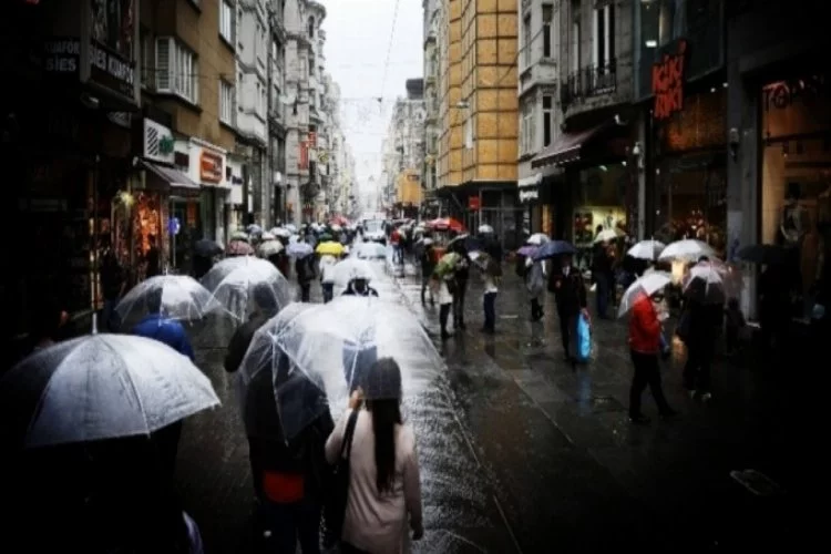 İstanbul'da beklenen yağmur başladı