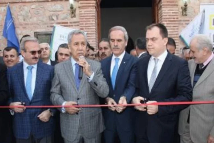 Arınç Bursa'da yanan tarihi caminin açılışını yaptı
