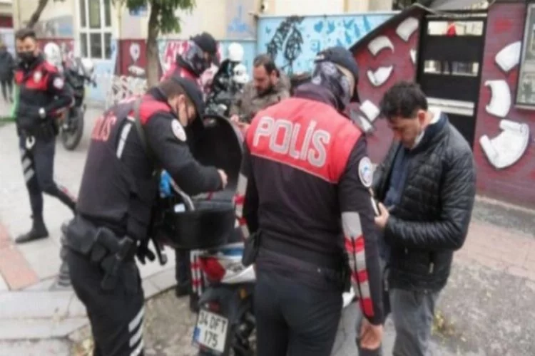 Kadıköy'de okul önlerinde polisten sıkı denetim