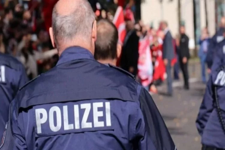 Alman polisi şoke etti: Dün bir Türk'ü tekmeledim, ağzının, yüzünün...