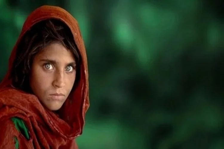 Ünlü 'Afgan kızı' ülkesini terk etti, bakın nereye gitti!