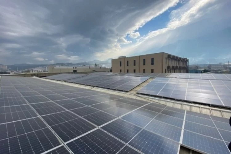 Bursa'da fabrikasına kurduğu güneş panelleriyle tasarruf sağlıyor