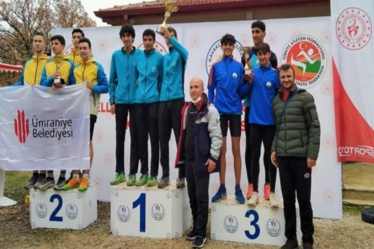 Bursa Osmangazili atletlerden gümüş ve bronz madalya
