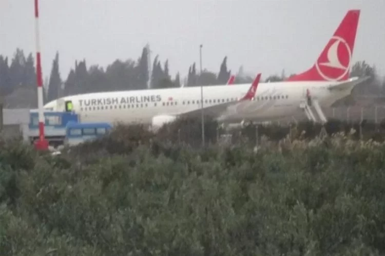 Diyarbakır-İstanbul seferini yapan THY'ye ait uçak Edremit'e yönlendirildi