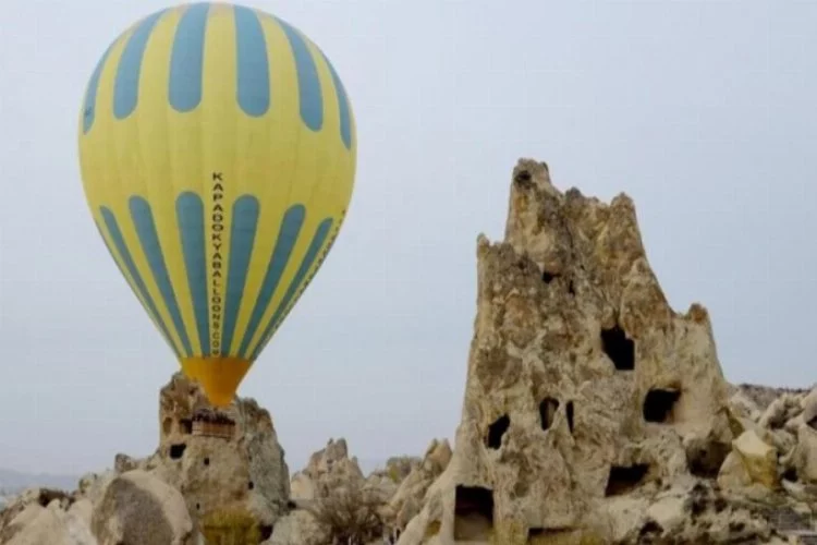 Kapadokya'da fırtına nedeniyle balon uçuşları iptal