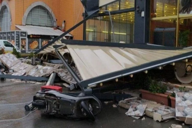 Restoran tentesi çöktü: Deprem oluyor sandık
