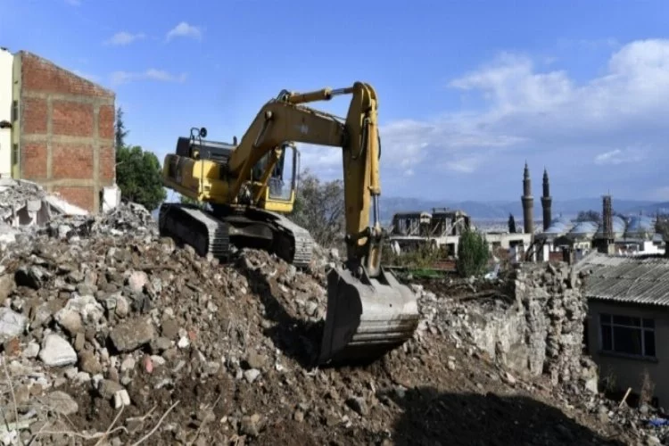 Bursa Kavaklı'da riskli binaların yıkımı sürüyor