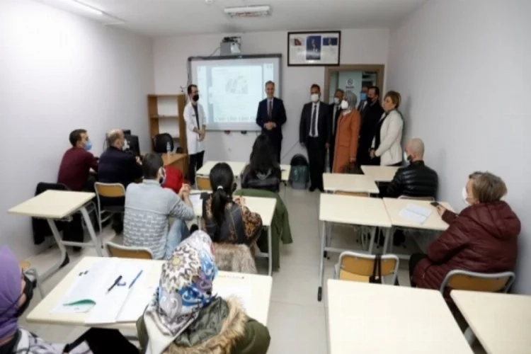 Bursa'da Başkan Taban İNESMEK kurslarını ziyaret etti