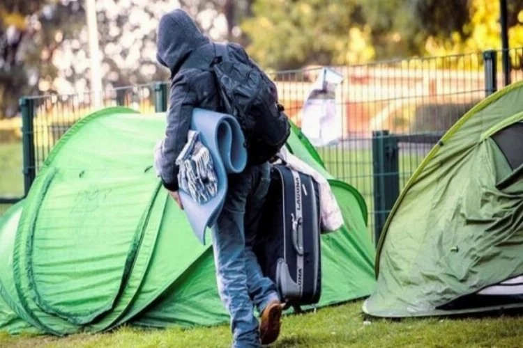Belçika'da mültecilerin çadırları toplandı