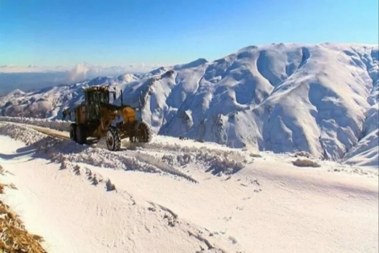Muş'ta 2 bin 500 rakımda karla mücadele