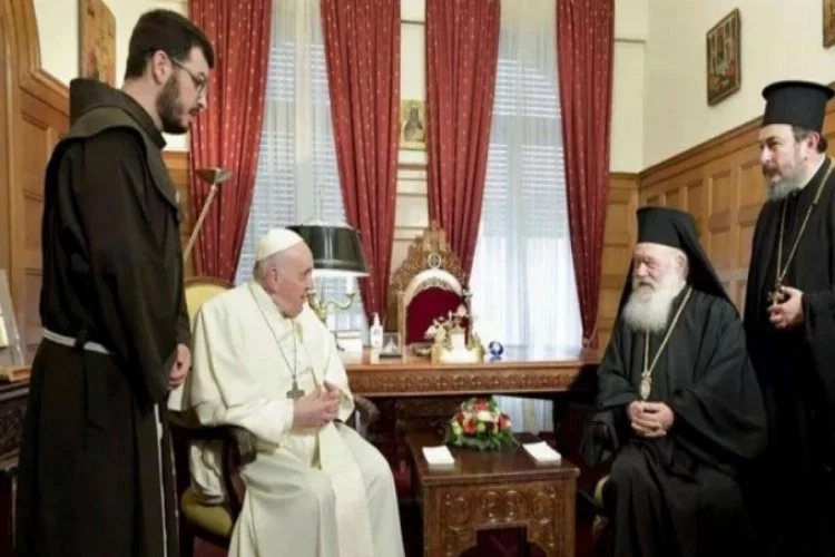 Ortodoks rahipten Papa'ya: Sen bir kafirsin