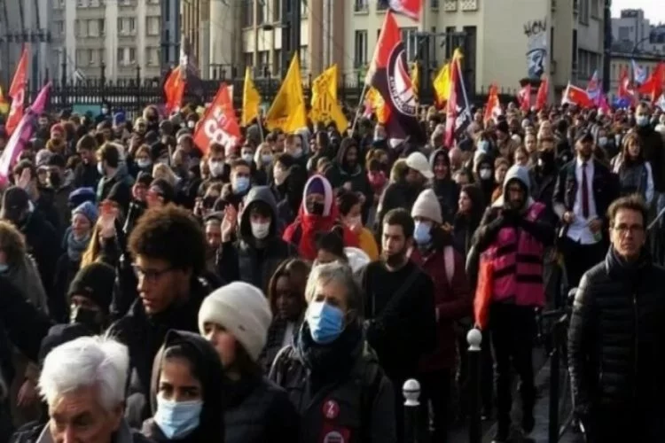 Zemmour, Paris'te protesto edildi