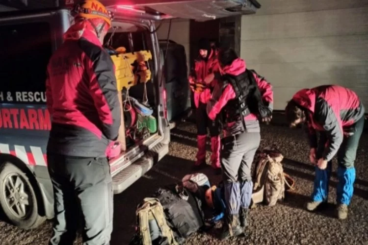 Bursa Uludağ'da mahsur kalan dağcılara 14 saat sonra ulaşıldı