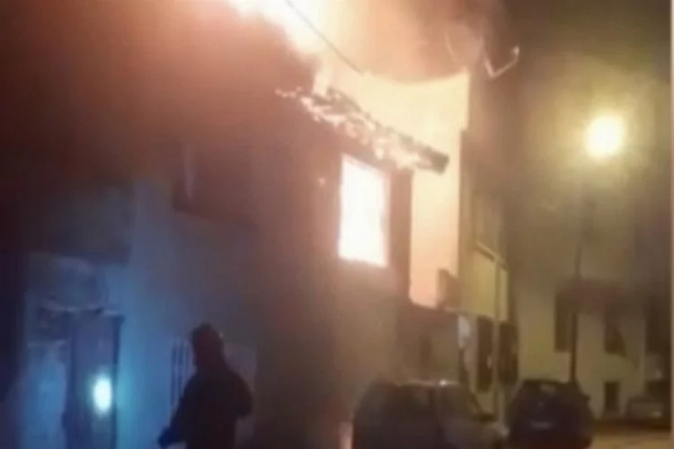 Bursa'da mahalleli ayağa kalktı: Alev alev yandı...