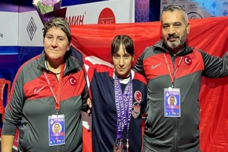 Milli halterci Şaziye Erdoğan 1 gümüş, 2 bronz madalya kazandı