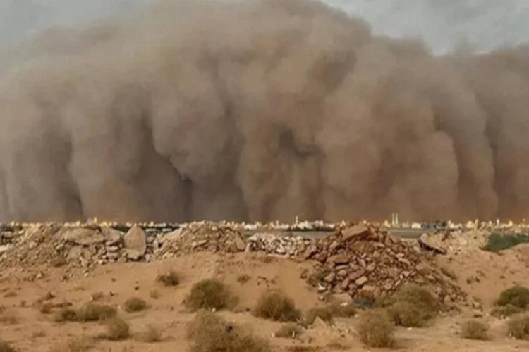 Mısır'ı vuran kum fırtınası hayatı olumsuz etkiledi