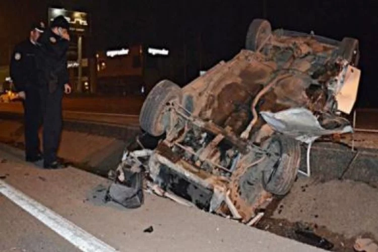 Bursa'daki feci kazada otomobil hurdaya dönerken sürücü...