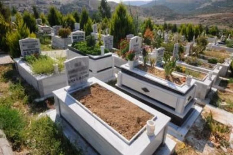 Bursa'da kafaları karıştıran mezarlık fiyatı muamması